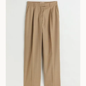 Tailored wool blend byxor - Tailored wool blend byxor använda 1 gång, inköpt för 499kr. Tillhörande kavaj finns i profilen