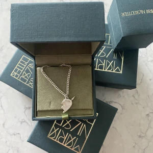 Maria Nilsdotter halsband  - Nyskick!❤️vill få såldt snabbt 