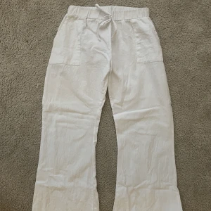 Linnebyxor - Lowwaist, flared Linnebyxor från lightinthebox, använda men som nyskick, inga hål eller fläckar eller så, 219 kr nypris