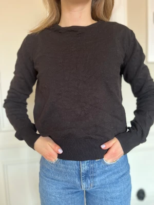 Svart pullover - Svart skön pullover