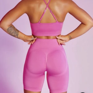 Supersnygg set från Bo + Tee - Så snygg träningssett från Bo + Tee. Använt 2 gånger 