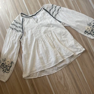 Zara blus💓 - Söt zara blus med fina mönster! Storlek s! Supersnygg till sommaren💓