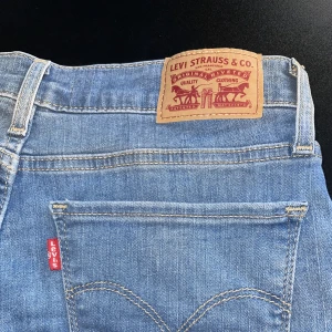 Levi’s jeans  - Jeans från LEVI’S i modellen ”710 SUPER SKINNY”. Använda två gånger, men några lappar bortklippta ( se bild 3 ). Färgen ”Ontario Stonewash”. Nypris 899kr. Köparen står för frakten. Har du några frågor är det bara att höra av sig🤩 // Klara Johansson