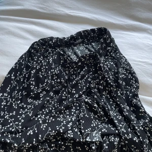 Kjol (kan användas som topp) - Använt en gång i somras. Kan användas som topp också