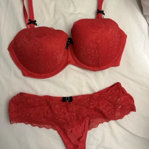 Hunkemöller underkläder - Oanvänd underkläder från hunkemöller. Trosa i storlek M och bh i 75d