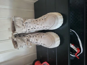 Fila höst/vår/vinter - Fila kängor använda fåtal ggr. Strl 39 ca 25,5cm innermått 