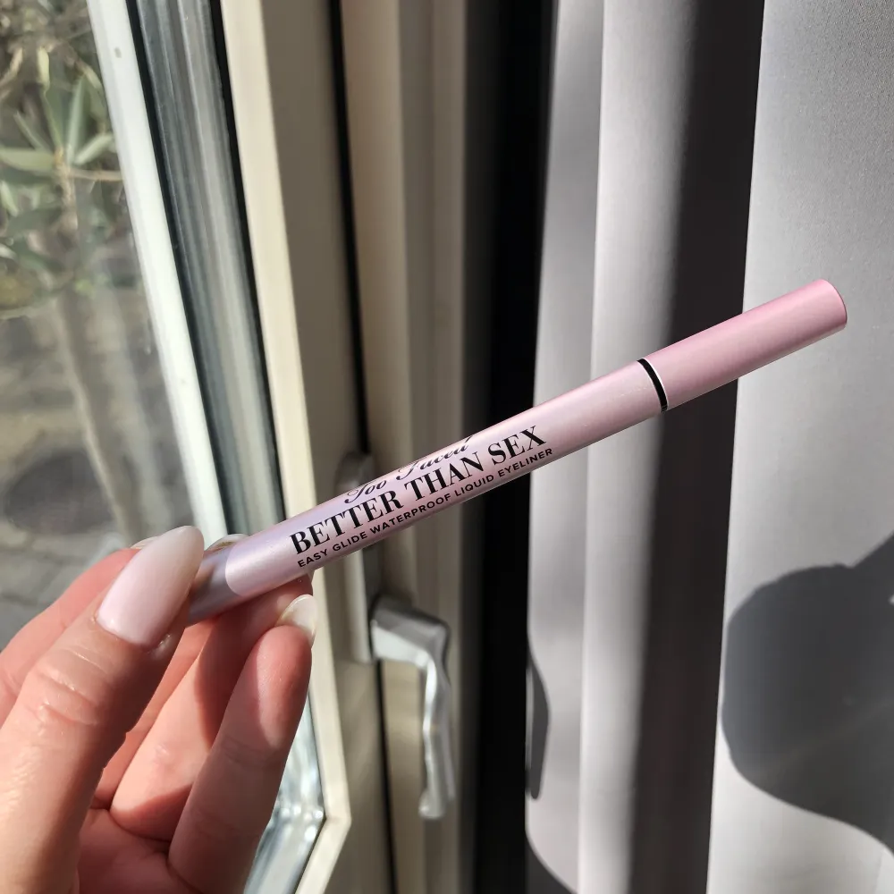 Better than sex eyeliner från Too Faced, enbart testad. Frakt 15kr.. Övrigt.