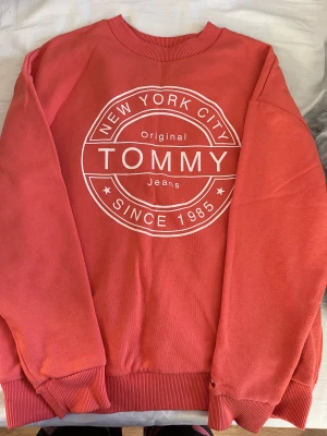 Helt oanvänd tröja - Säljer min helt oanvända tröja 100kr Storlek M