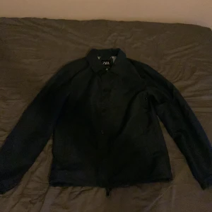 ZARA vår jacka  - En tunn skjortjacka i bra skick.