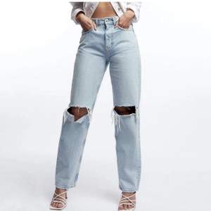 Säljer dessa fina jeans från Gina tricot! Pris går att diskutera!