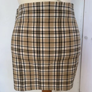 Kjol - Kort kjol, tunt material 