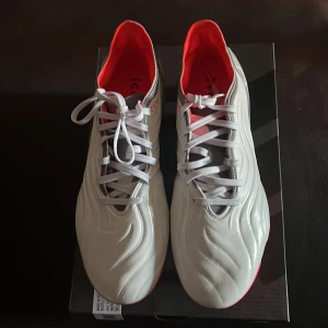 Adidas copa fusionskin - Nya fotbollsskor från Adidas, endast använda en gång, för en fotografering. Utan låda  Nypris: 2349kr Reapris: 1289kr Mitt pris: 700