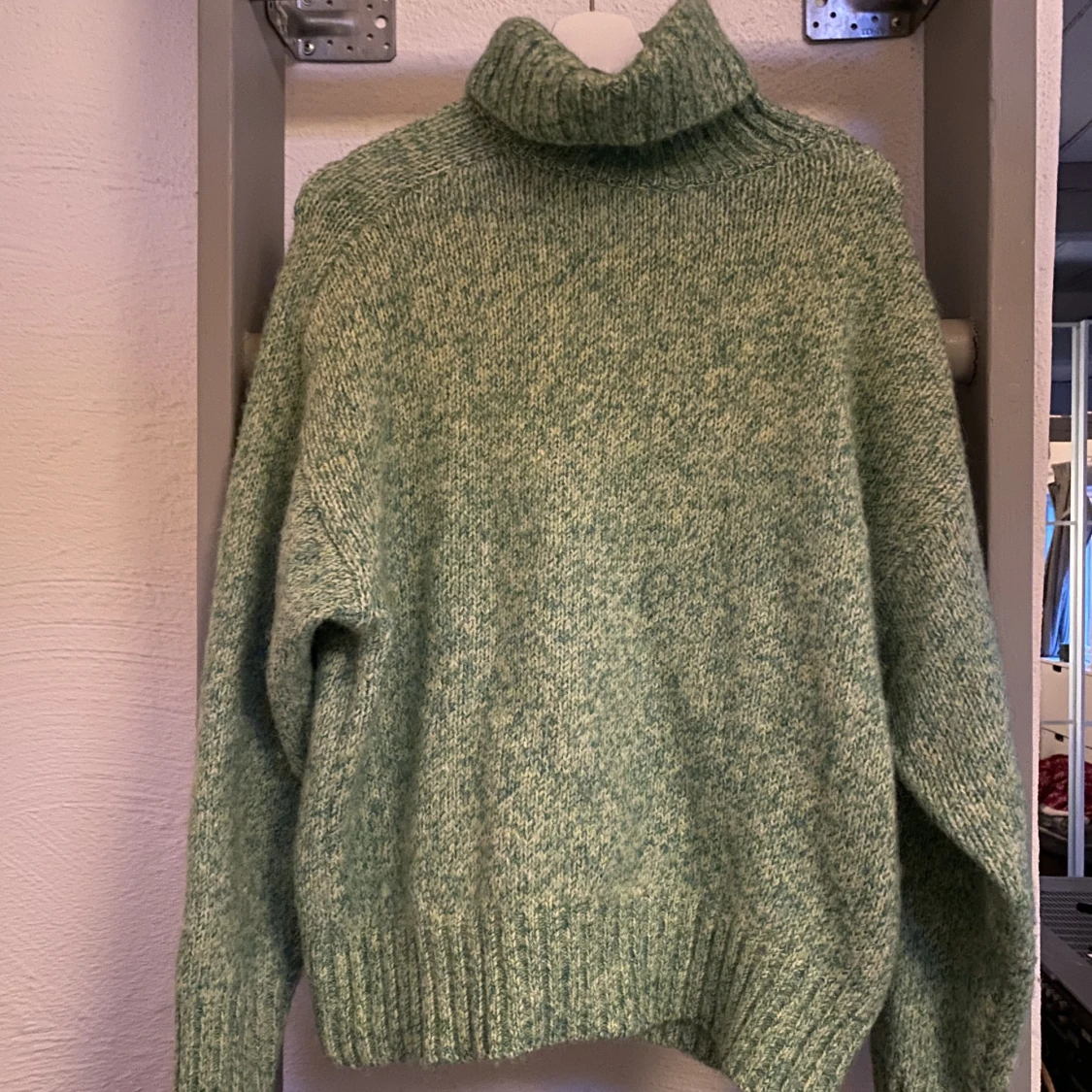 Grön stickad tröja