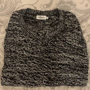 Agnes Collection tröja - stickad tröja ifrån Agnes Collection! superfin och sitter oversized på mig som är 162. Nästan oanvänd!