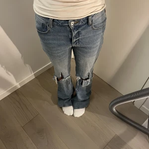 Bootcut jeans  - Säljer dessa sååå snygga bootcut jeans från zara. Passar storlek 36/38! Säljs för 290 plus frakt ❤️