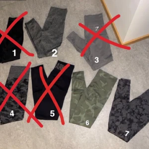 Gymshark tights - Säljer nu mina gymsharktights där alla är i nyskick, har en del tights och dessa kommer tyvärr ej till användning. Alla är i storlek S och som sagt nyskick!  Mer info i bild 2! (Priser exklusive frakt, köparen står för frakt)
