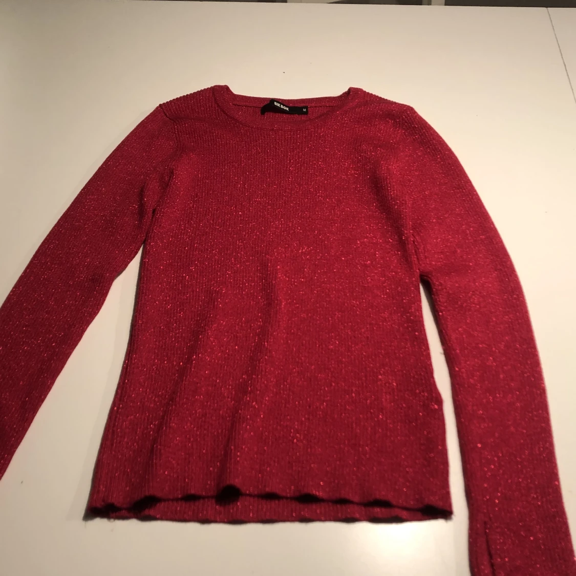 Röd stickad tröja