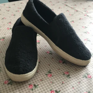 Tygskor - Svarta tygskor i storlek 38❤️ Säljer pga för småa💕