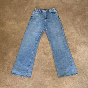 Blåa jeans från FBsister.Bra skick 
