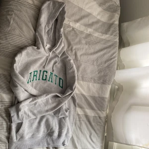 Axel arigato hoddie  - Största onödigaste köpet.  Skick 10/10 Ny!   Oanvänd, 