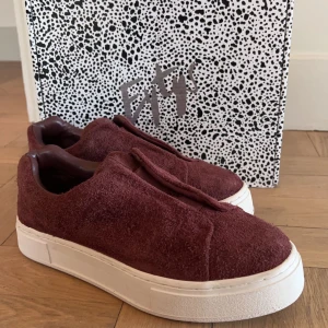 Eytys skor  - Jättefina vinröda eytys❤️storlek 40 och i nyskick❤️ både box och skopåse finns❤️ färgen är LIMITED edition o skorna säljs ej längre❤️