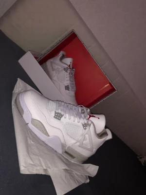 Jordan 4s Oreo - Säljer helt Nya jordan 4or testad bara på fot, skriv dm via intresse av mer bilder och mötesplats, pris kan diskuteras vid snabbaffär
