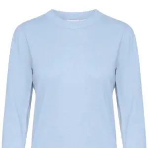 Säljer denna ljusblåa stickade tröjan, (dom två andra bilderna är inte mina)💗💗 säljer då den inte kommer till användning.  Nypris 349kr💗💗 säljer för 200kr + frakt