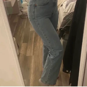 Levis ribcage jeans - Säljer nu mina älskade levis jeans då de inte längre kommer till användning. En del använda men i väldigt fint skick. 