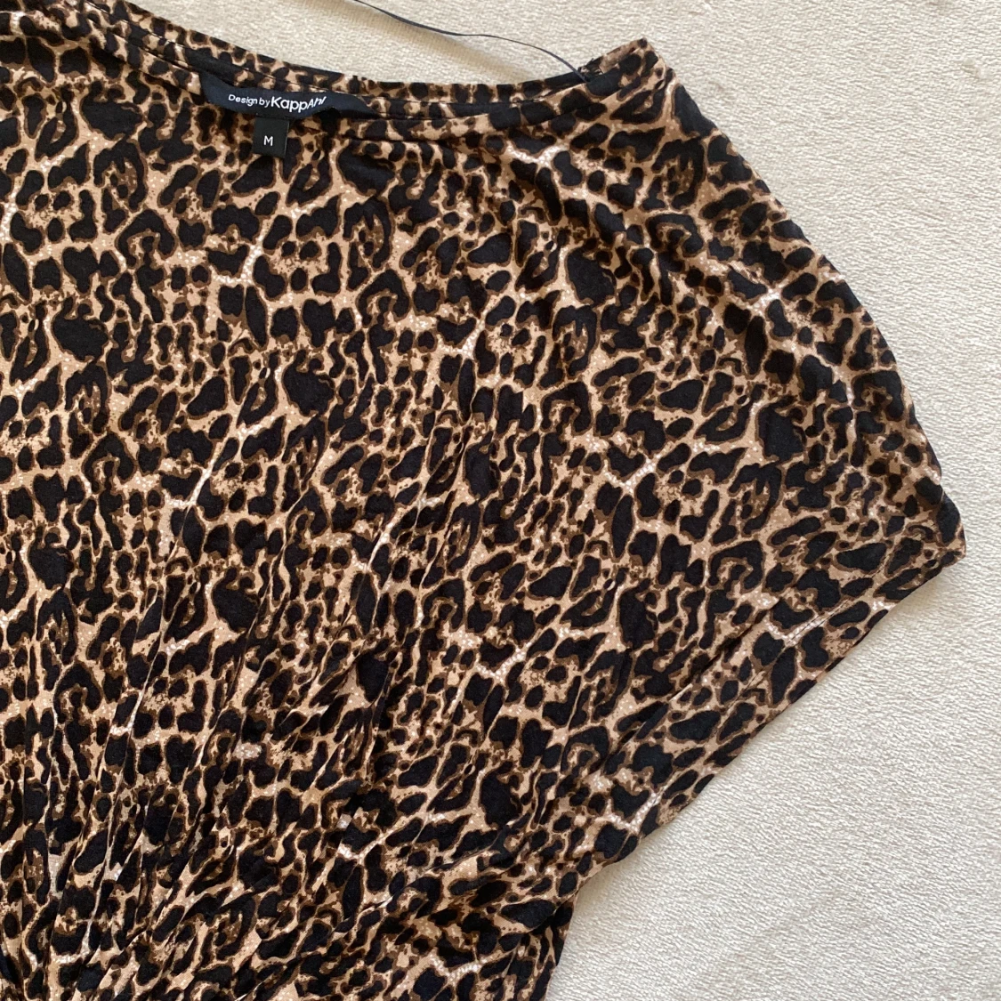 Leopardmönstrad t-shirt - 91