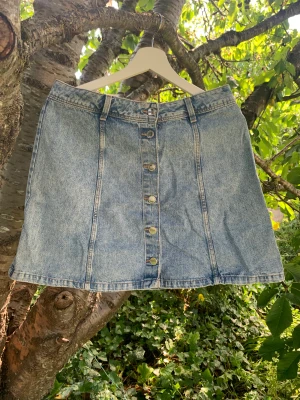 Jeanskjol - Jeanskjol från HM i storlek 40