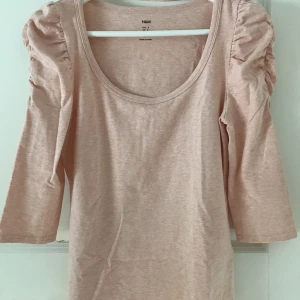 Topp - Topp med puffärm från H&M i aprikosrosa