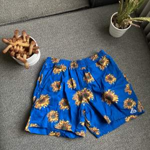Sköna Sunflower shorts