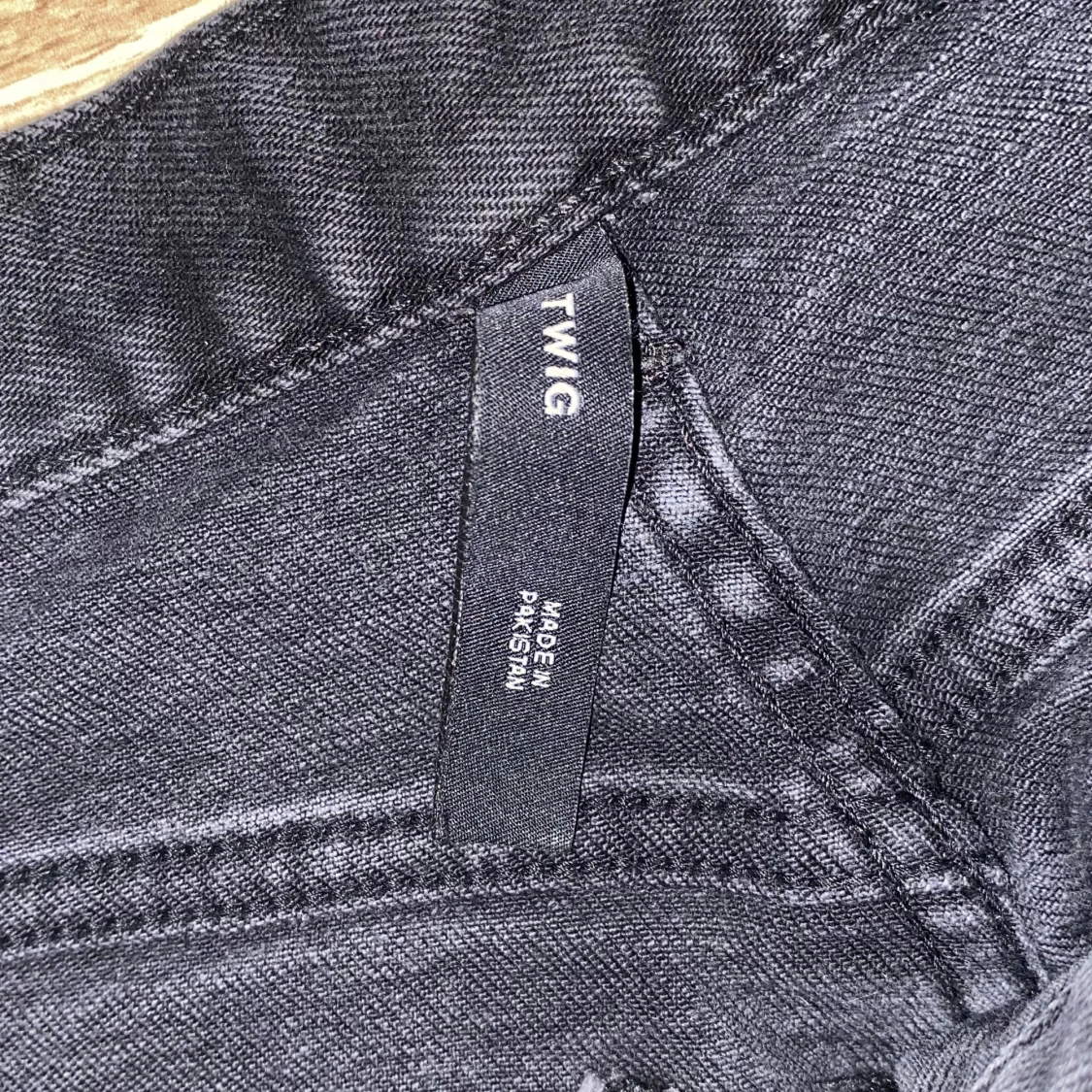 Twig jeans weekday i mörkgrå  - 91