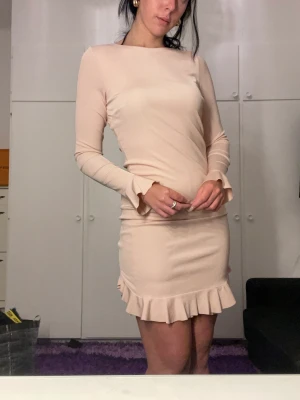 Klänning  - Klänning för Ginatricot i storlek L. I mycket bra skick.