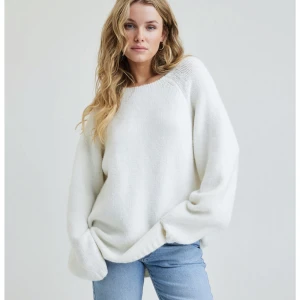 SLUTSÅLD BIKBOK TRÖJA - Superfin stickad tröja från bikbok, helt slutsåld. Perfekt för sommarkvällar ❤️ superfint skick, tvättad en gång.