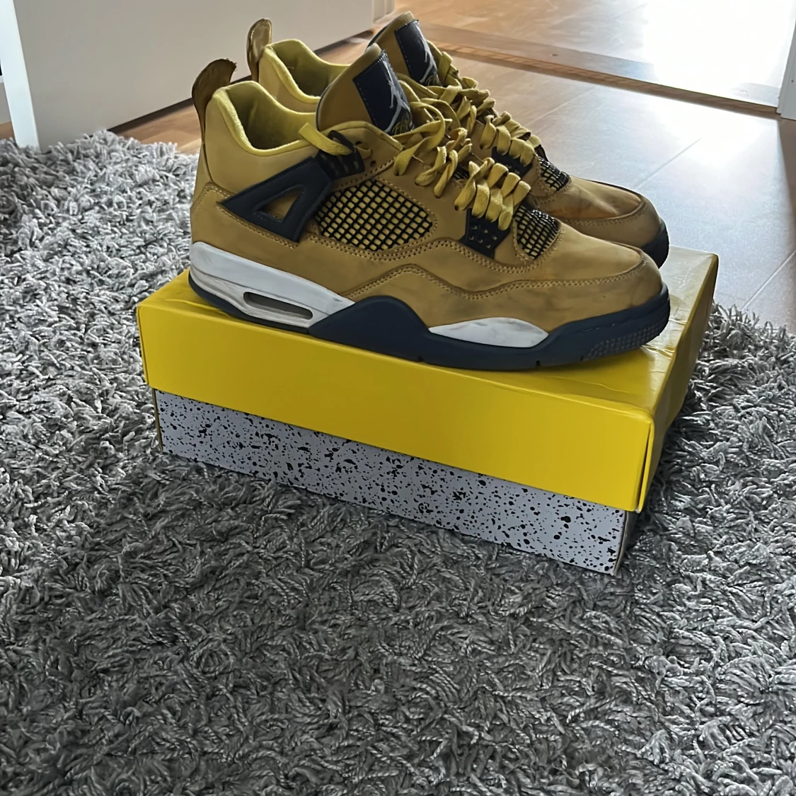 Jordan 4 lightning - 91
