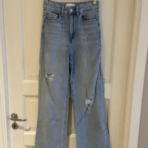 Jeans från H&M i 90s, rak modell, högmidjade. Stl 36, S. 