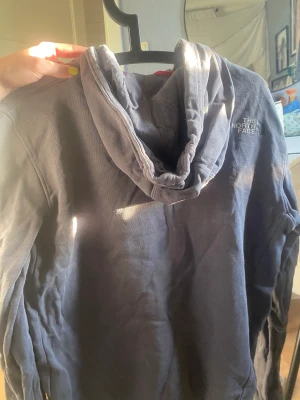The North Face hoodie  - Bra skick använd några gånger 