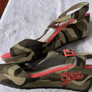 Tuffa Svea-skor, använda 1 gång, säljes pga att jag inte använder dom mer