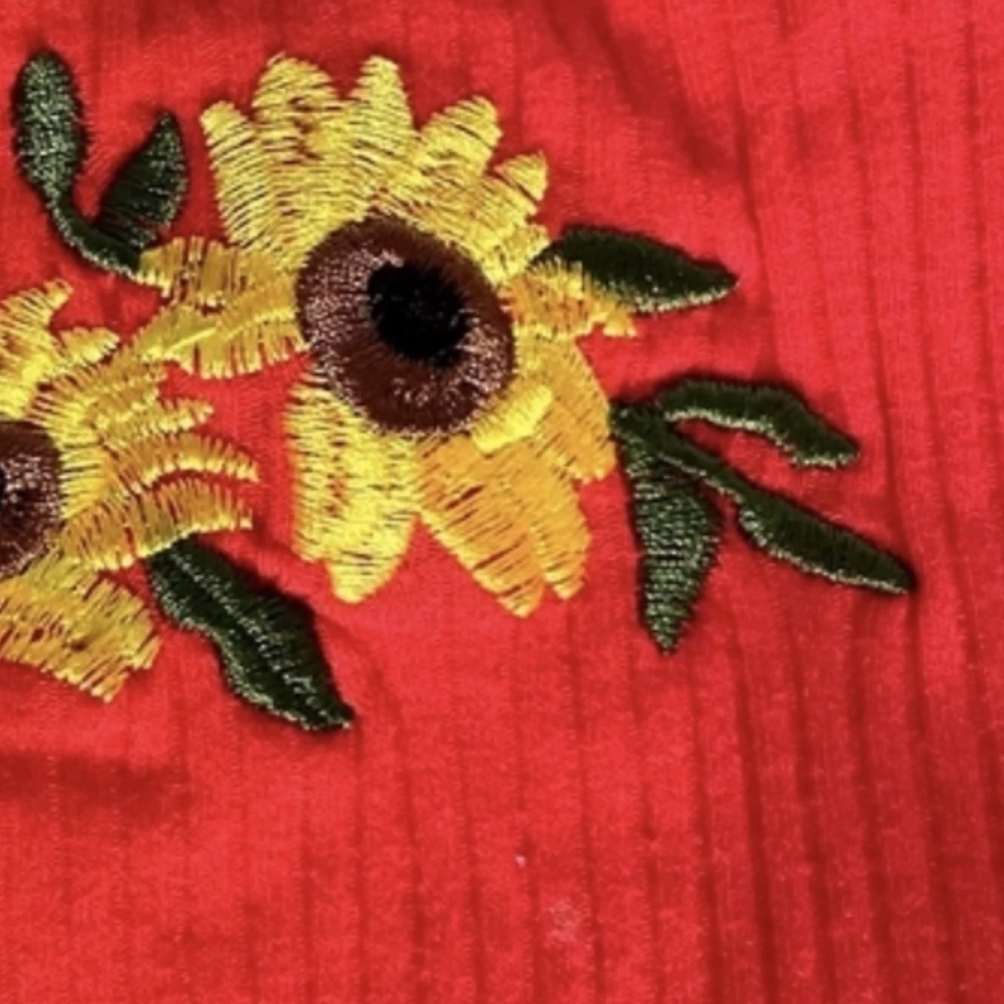 Röd blommig topp - 91