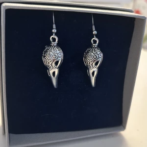 Örhängen  - Superfina silver örhängen, 119kr/styck (endast ett örhänge) vill man köpa ett par får man köpa två, har endast ett begränsat antal av dessa🤍