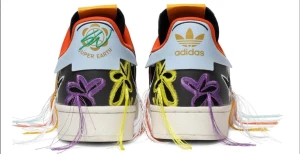 Adidas X Sean Wotherspoon Superstars Sneakers - Skor, stl. 43, Herr Helt nya i förpackning, aldrig använda enligt bild. Lappar hänger kvar.  Storlek: 42 och 2 tredjedelar