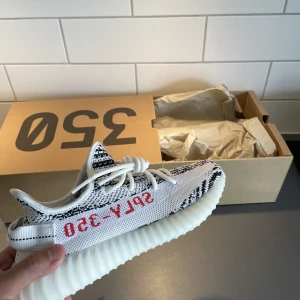Adidas Yeezy Boost 350 V2 zebra  - - Condition Ds - Stl Us 7 - bin 3500 -Äkthetsbevis finns