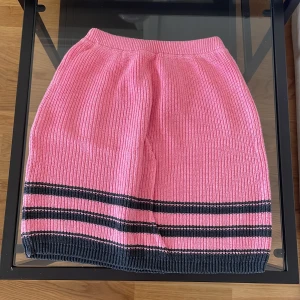 Stickad kjol - Stickad kjol 