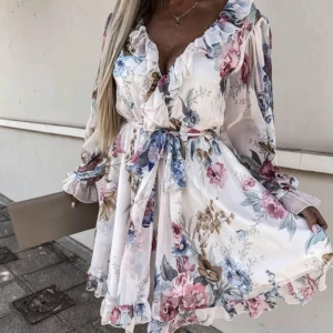 Blomstret kjole - Helt ny, aldrig brugt   Se også mine andre annoncer 