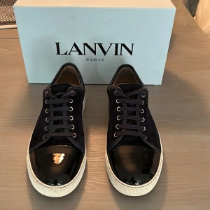 Lanvin Cap Toe - Ett par riktigt schyssta Lanvin i storlek 44. Använda relativt mycket men har tagit hand om dem väl.  Skick: 8.5/10