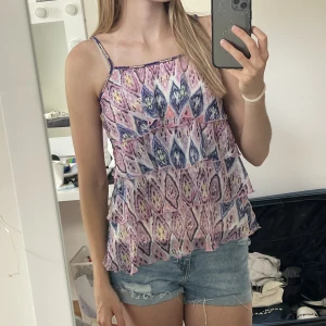 Linne - Sparsamt använd och bra skick. Har reglerbara axelband. Passar XS, S och M🤍💗💙