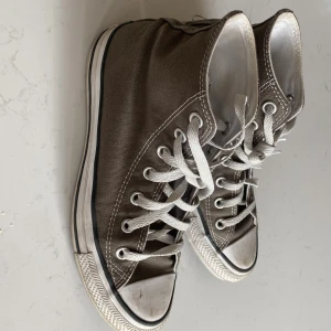 Converse  - Grå bruna converse 