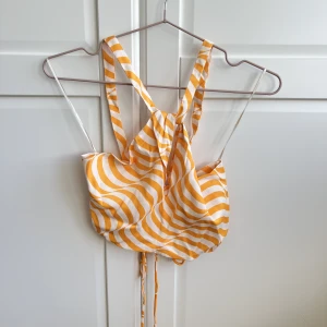 Zara topp - Orangevit Zara topp, helt oanvänd med prislappen kvar. Storlek S. 