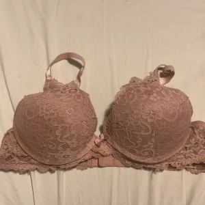 BH - Bh från new yorker 50 kr stl 75b ljusrosa med spets❤️